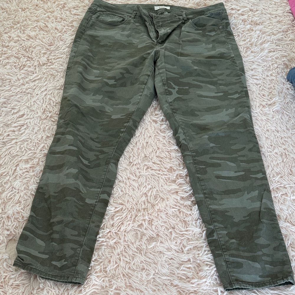 LOFT Olive Camouflage Pants. Super cute. Like new.